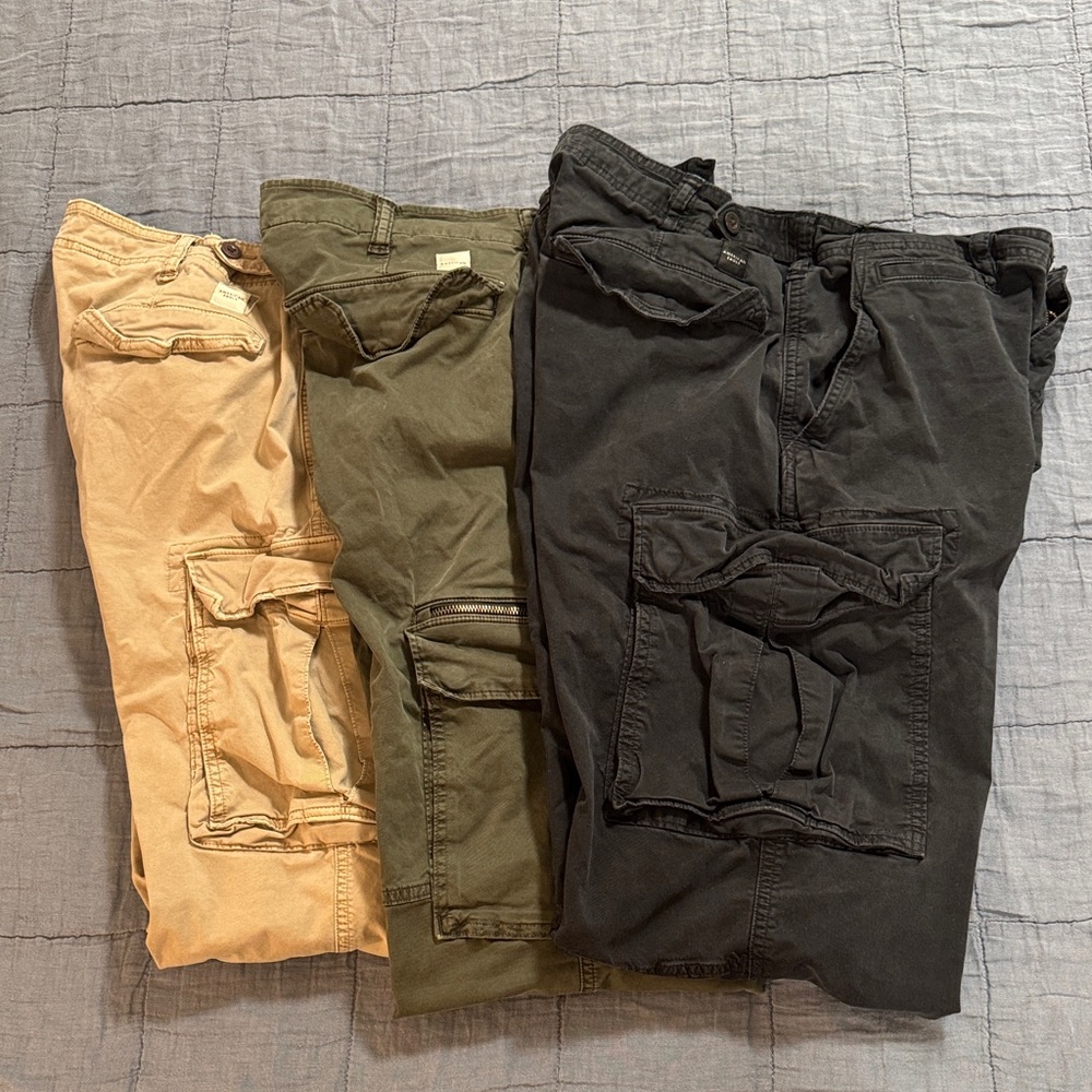 American Eagle Outfitters Men's Flex Lived-In Cargo Pants Lot of Three Pairs